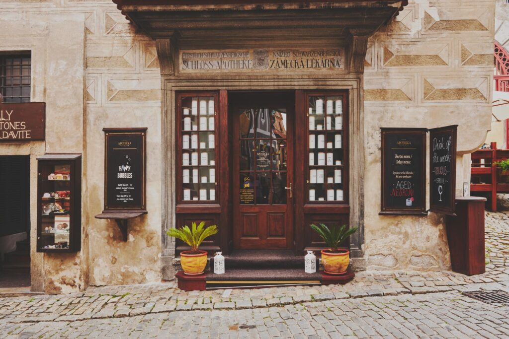 entrance to Apotheka bar from the street