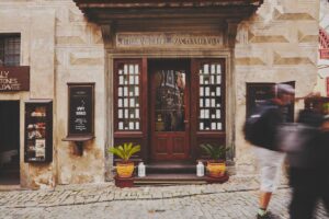 entrance to Apotheka bar from the street 2